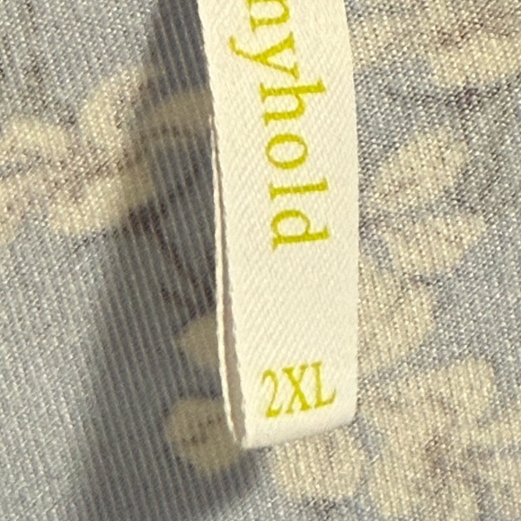 Two women’s plus 2x blue short sleeve tops - Picture 8 of 8